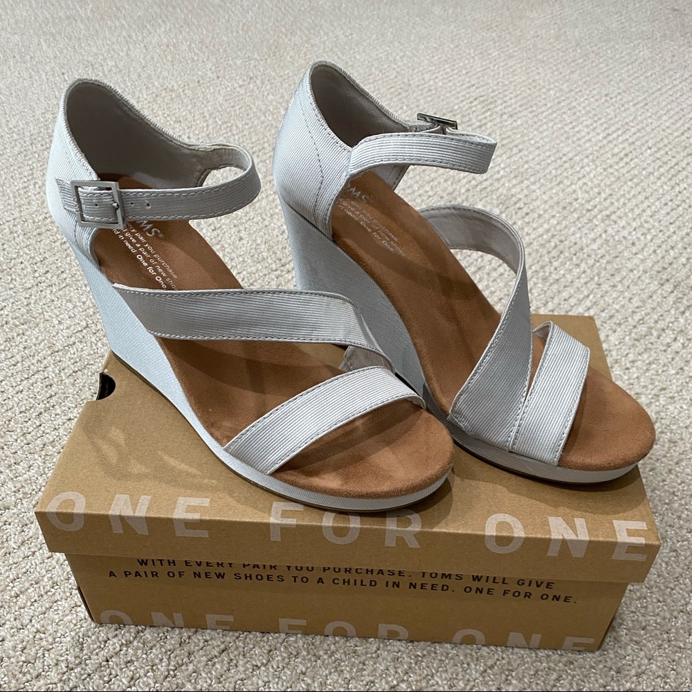 tom’s Dove Grosgrain Clarsa Wedge Size 38.5
